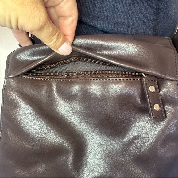 Relic Cross Body Bag Soft Faux Leather Purse Dark Brown Multiple Compartments - Picture 5 of 14